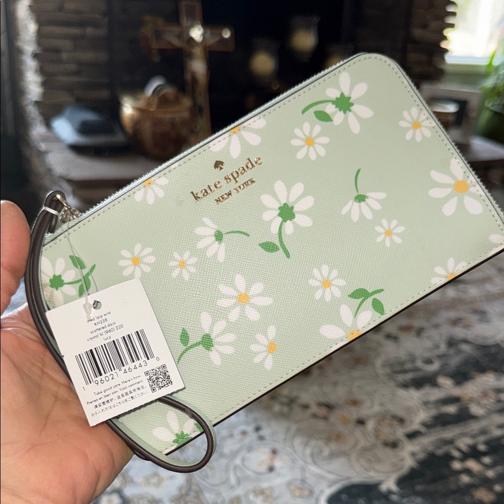 Kate Spade Mint Green Daisy Wristlet